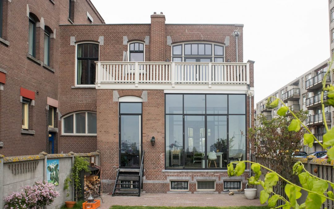 Herenhuis aan de Maas