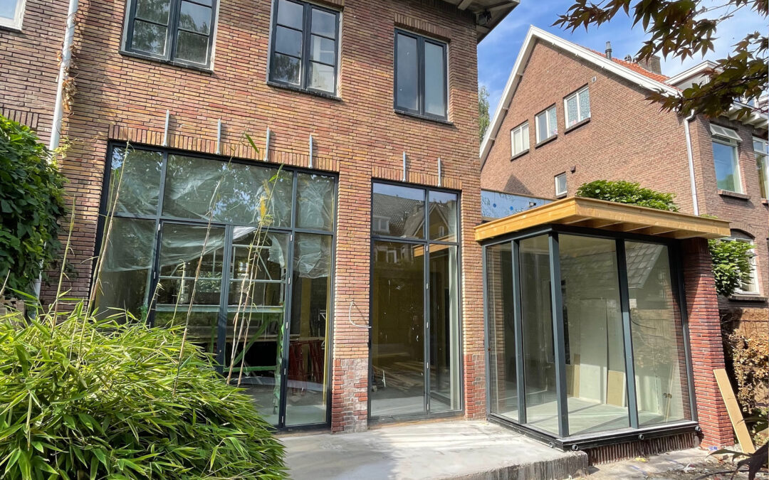 Aluminium kozijnen in uitbouw jaren ’20 huis