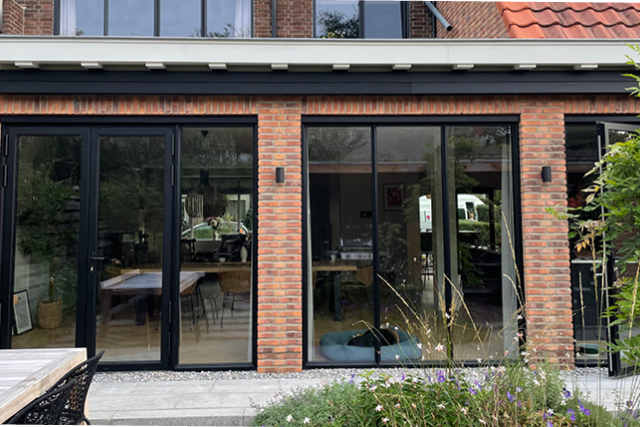 Uitbouw-en-split-level5 Uitbouw in stijl woning