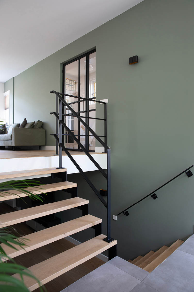 Uitbouw en split-level met souterrain Uitbouw met split-level souterrain